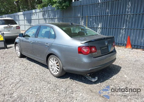 2008 Volkswagen Jetta Wolfsburg Edition z USA, uszkodzony, nr VIN 3VWRA71K58M182362